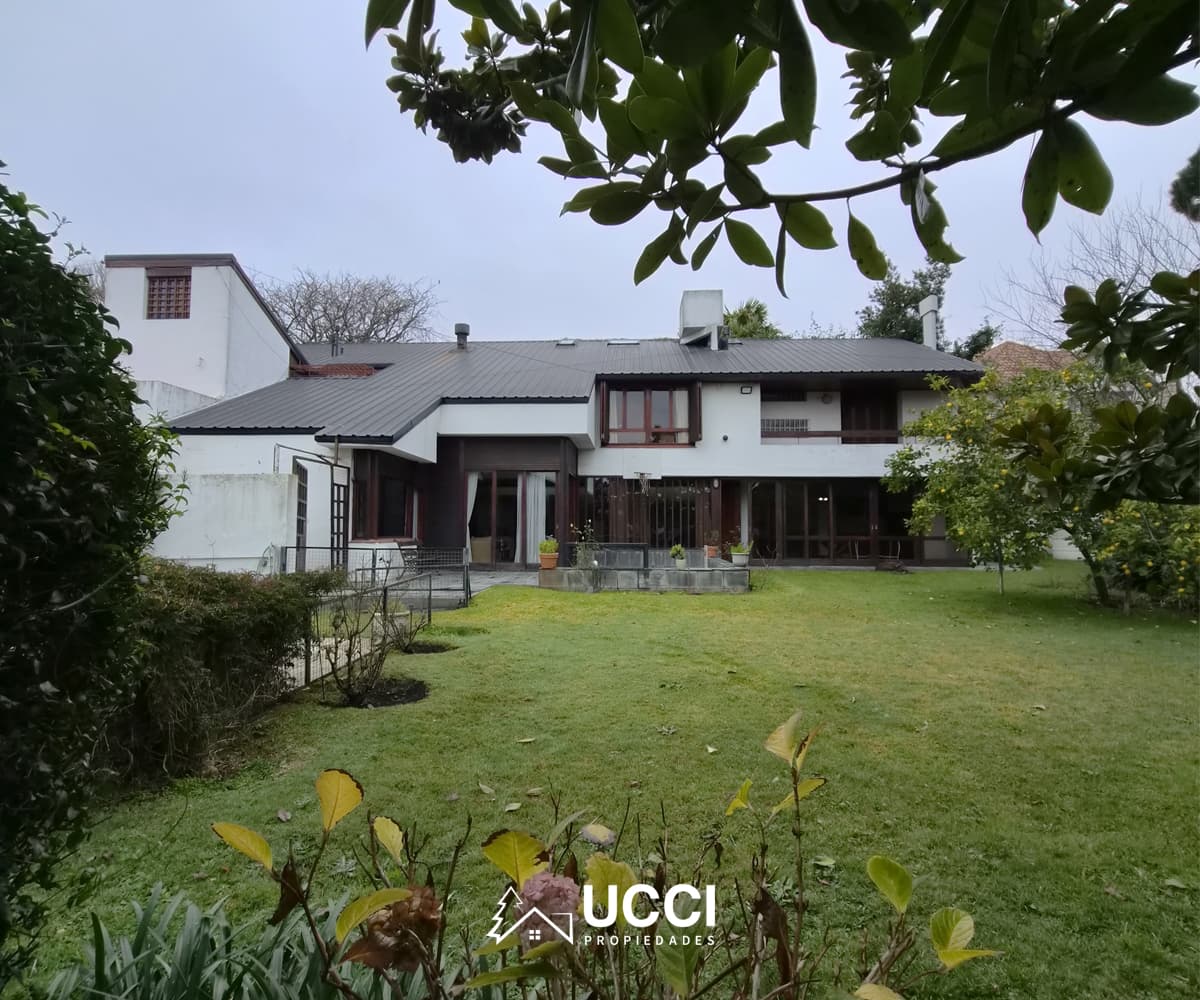 Chalet de 4 ambientes en venta – Barrio Divino Rostro | Sobre Lote de 844 m2